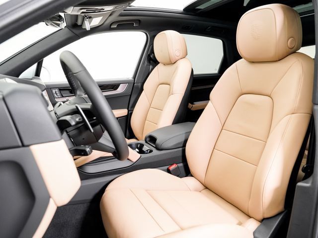 Certified 2026 Porsche Cayenne AWD/4WD image 5