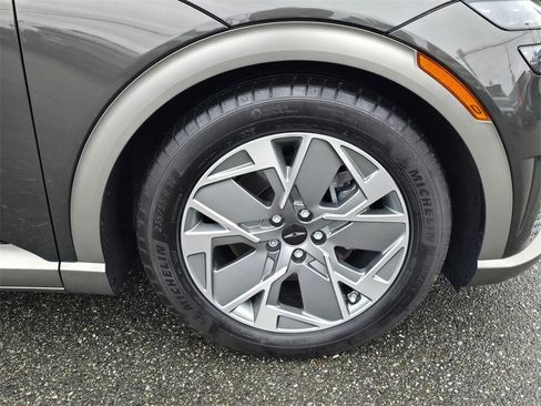 Used 2024 Genesis GV60 RWD image 9