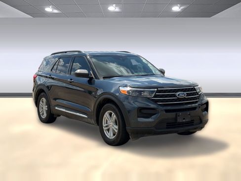 Used 2024 Ford Explorer XLT RWD image 7