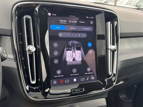 Certified 2023 Volvo XC40 Recharge Ultimate w/ Protection Package Premier AWD/4WD image 17
