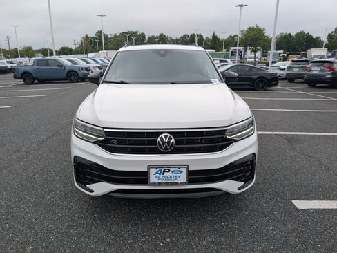 Used 2023 Volkswagen Tiguan SE R-Line FWD image 8