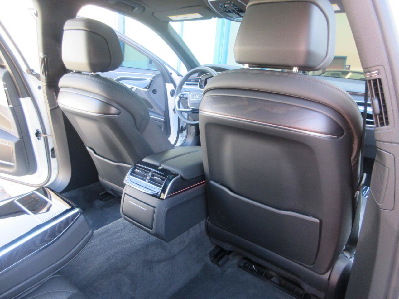 Used 2025 Audi A8 L 3.0T w/ EXECUTIVE PACKAGE w/ Executive Package AWD/4WD image 34