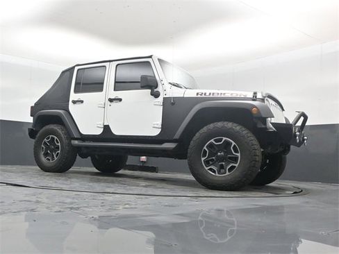 Used 2015 Jeep Wrangler Unlimited Rubicon image 39