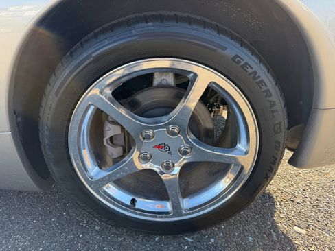 Used 2001 Chevrolet Corvette Coupe w/ Preferred Equipment Group1 image 36