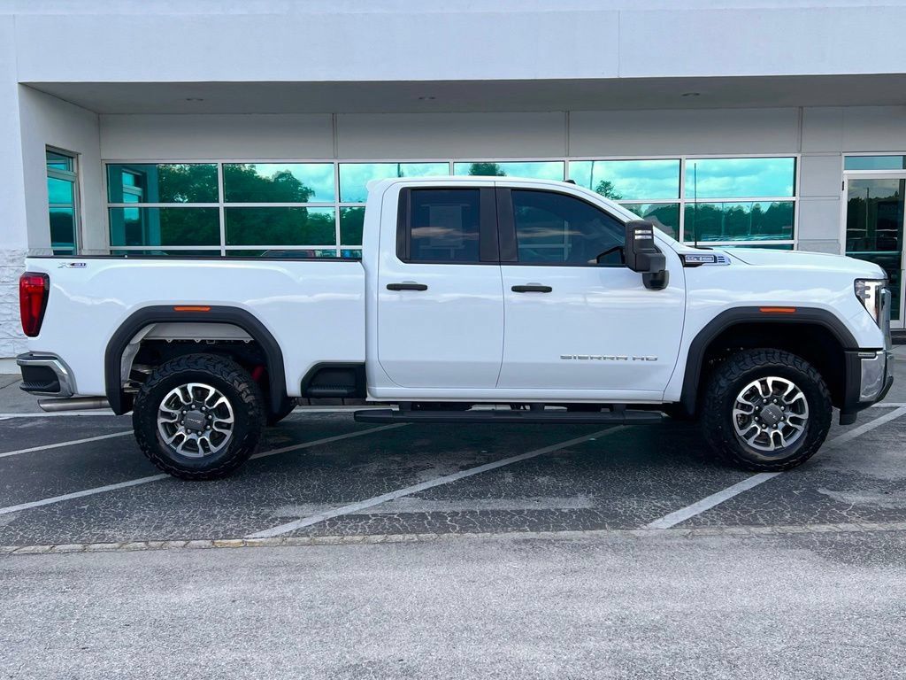Used 2024 GMC Sierra 2500 Pro AWD/4WD image 3