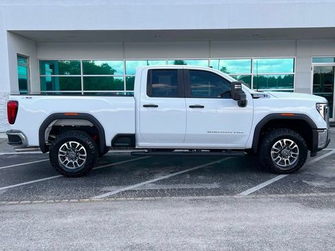 Used 2024 GMC Sierra 2500 Pro AWD/4WD image 3