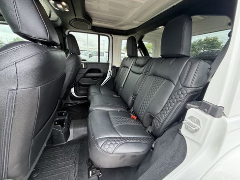 Used 2022 Jeep Wrangler Unlimited Sahara w/ Cold Weather Group AWD/4WD image 29