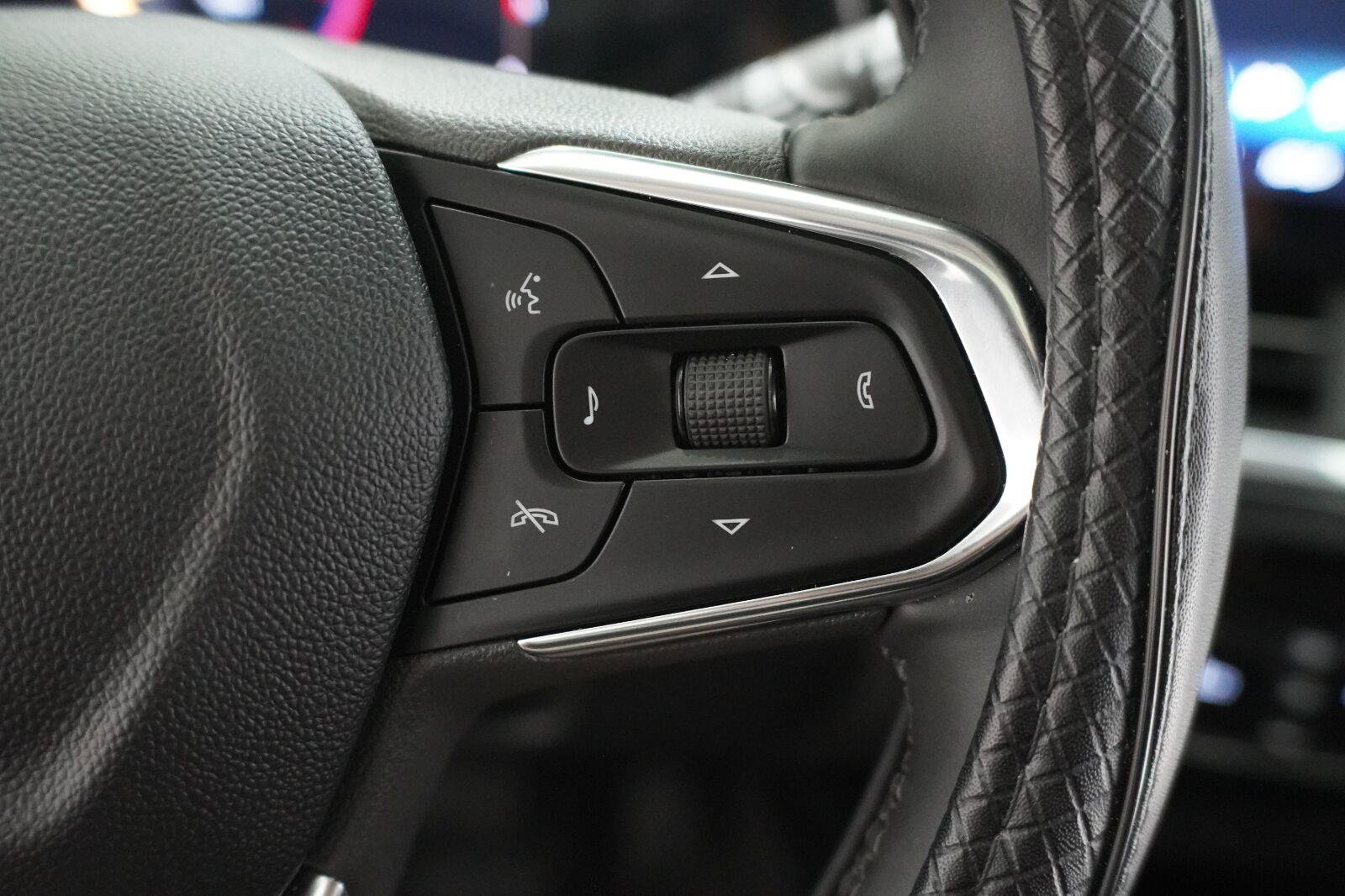 Used 2025 Chevrolet Trax ACTIV w/ Sunroof Package FWD image 11