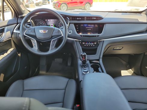 Certified 2025 Cadillac XT5 Premium Luxury w/ Technology Package AWD/4WD image 13