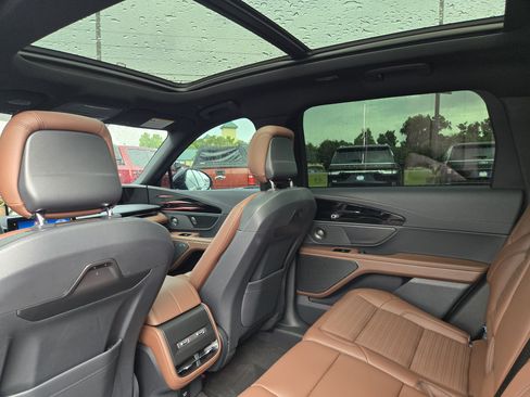 Used 2026 Lincoln Nautilus Reserve AWD/4WD image 16