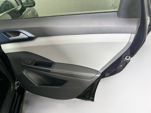 Used 2024 Volkswagen Taos SE image 28