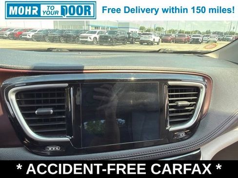 Used 2019 Chrysler Pacifica Limited FWD image 22