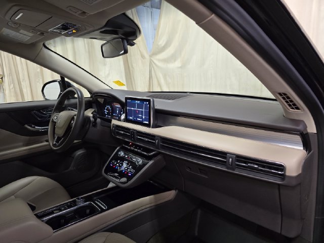 Used 2021 Lincoln Corsair AWD w/ Premium Package image 39