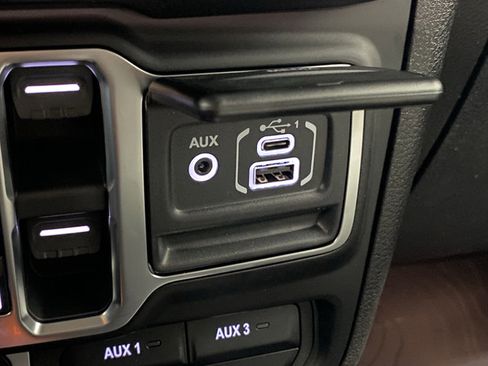 New 2026 Jeep Gladiator Sport AWD/4WD image 23
