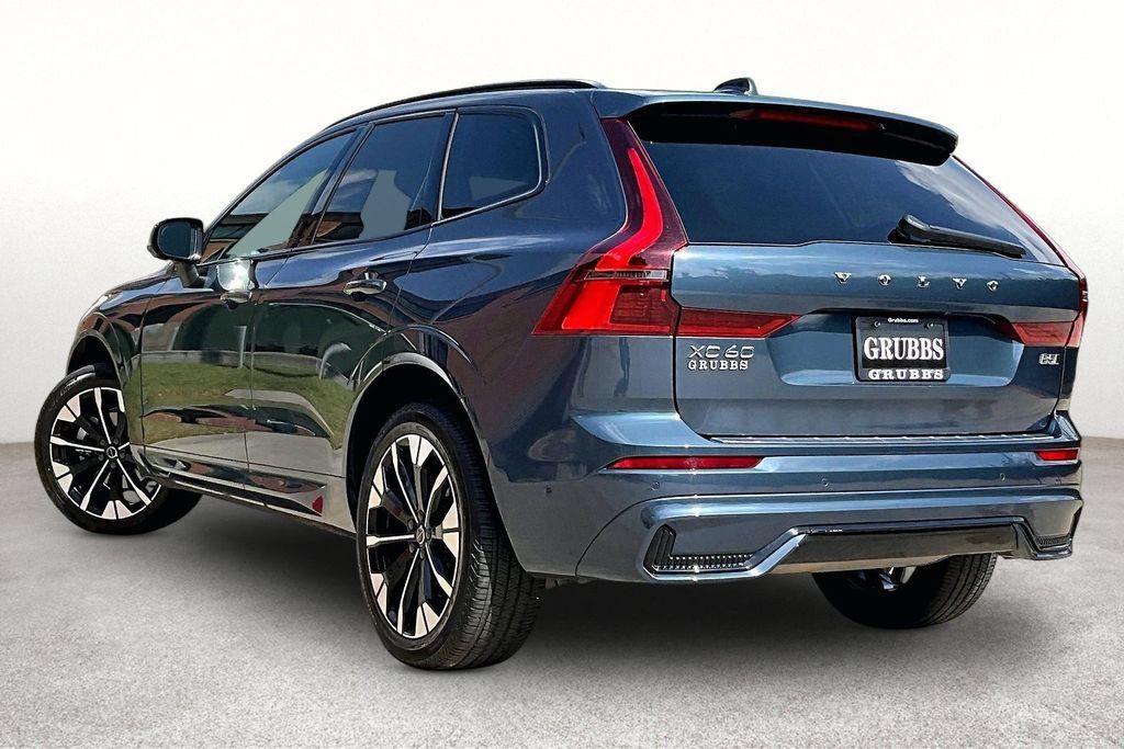 Certified 2026 Volvo XC60 B5 Plus AWD/4WD image 16