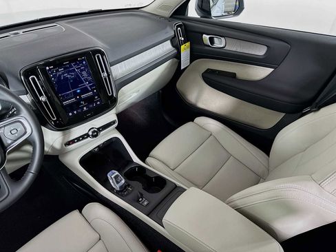 New 2026 Volvo XC40 B5 Plus w/ Protection Package Premier image 22