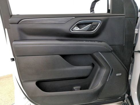Used 2022 GMC Yukon XL SLT w/ SLT Premium Package image 28