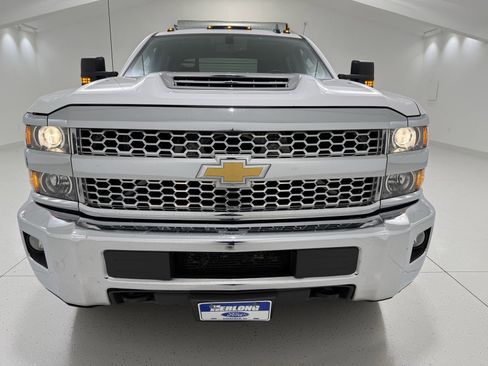 Used 2019 Chevrolet Silverado 2500 LT w/ LT Convenience Package image 2