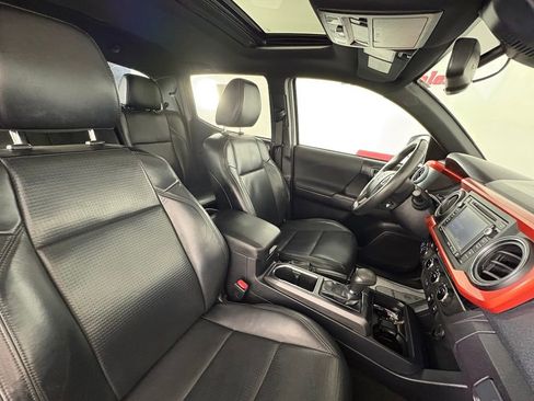 Used 2018 Toyota Tacoma TRD Sport AWD/4WD image 33