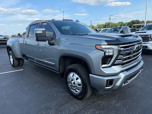 Used 2025 Chevrolet Silverado 3500 High Country w/ High Country Premium Package AWD/4WD image 9