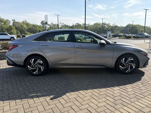 Used 2025 Hyundai Elantra SEL FWD image 6