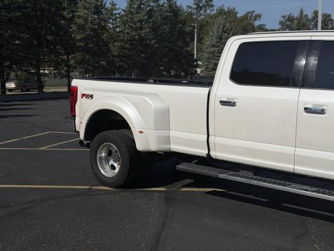 Used 2019 Ford F350 Lariat w/ Lariat Ultimate Package AWD/4WD image 3