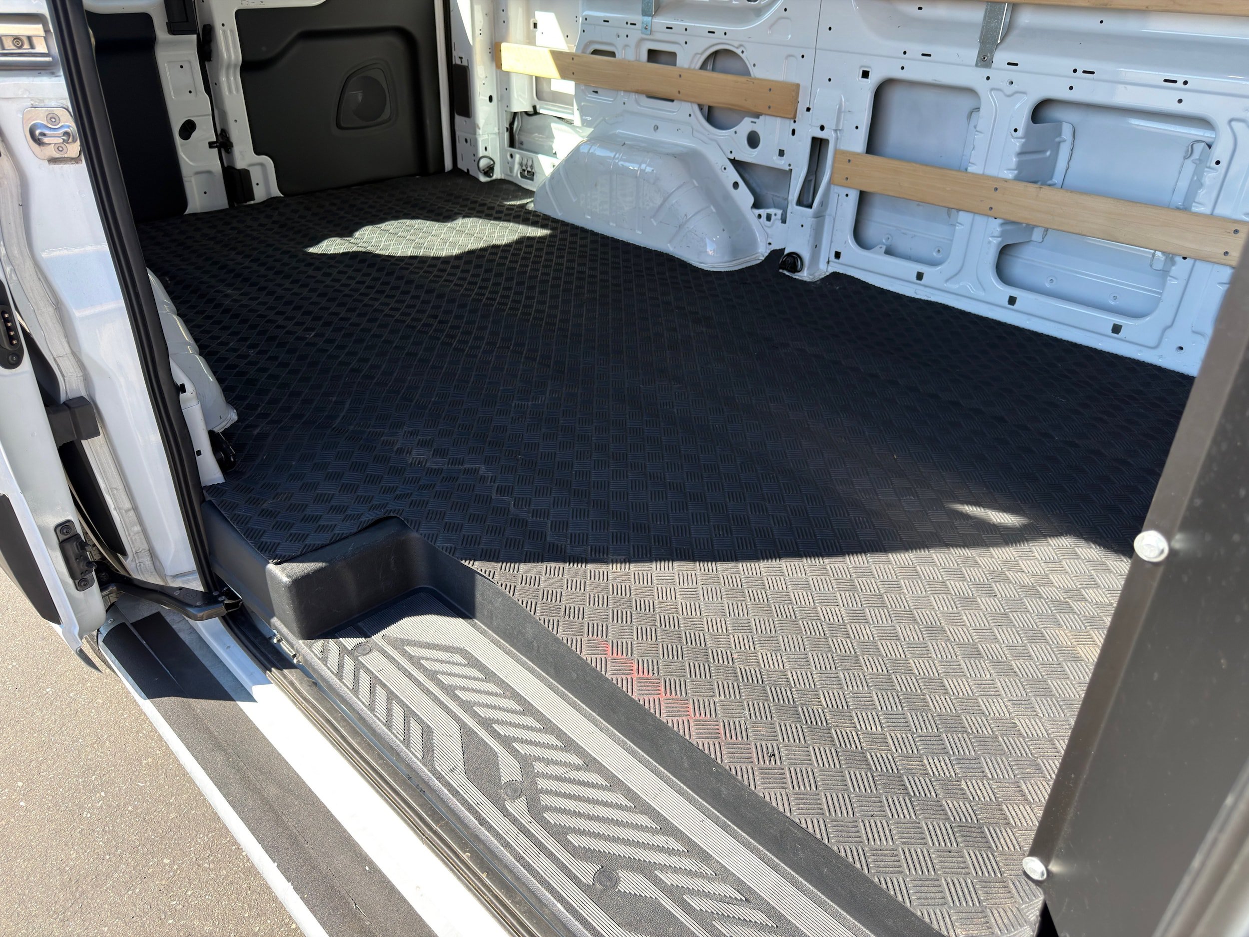 Used 2025 Ford Transit 250 Low Roof w/ Exterior Upgrade Package RWD image 16