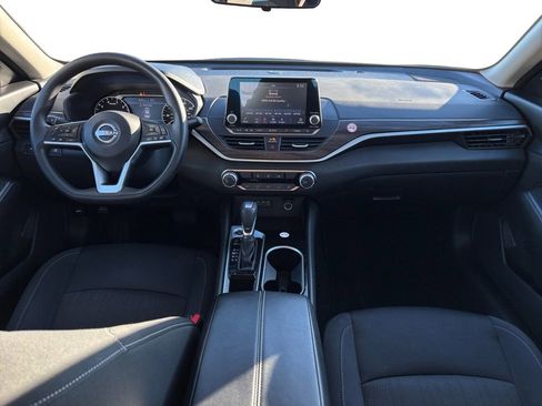 Used 2024 Nissan Altima 2.5 SV image 17