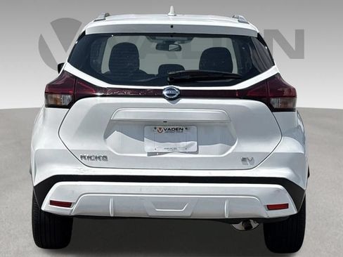 Used 2024 Nissan Kicks SV FWD image 17
