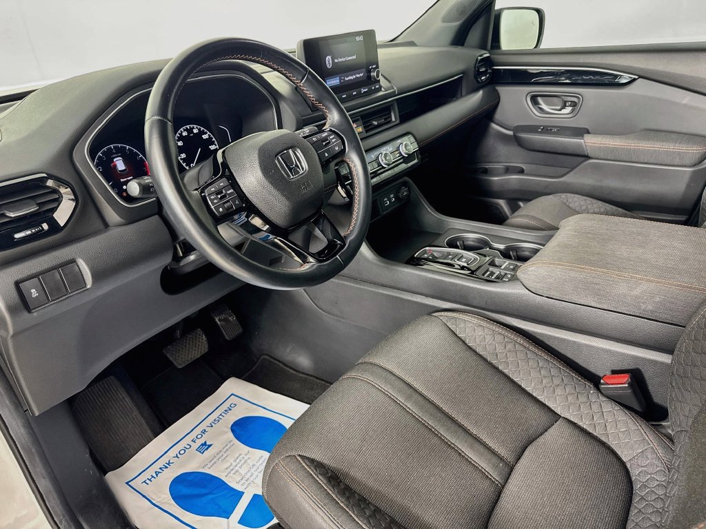 Used 2025 Honda Pilot Sport image 11