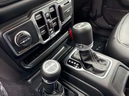 Used 2021 Jeep Wrangler Unlimited Sahara w/ Cold Weather Group AWD/4WD image 35