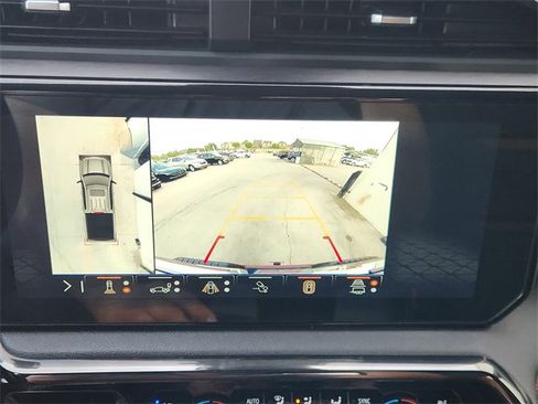 Used 2024 GMC Sierra 1500 AT4 w/ Technology Package AWD/4WD image 5