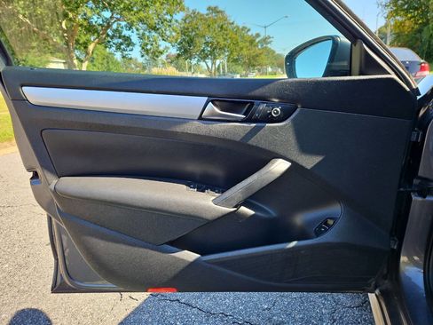 Used 2012 Volkswagen Passat 2.5 SE image 9