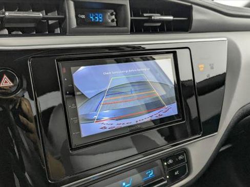 Used 2017 Toyota Corolla LE w/ LE Premium Package w/Moonroof FWD image 32