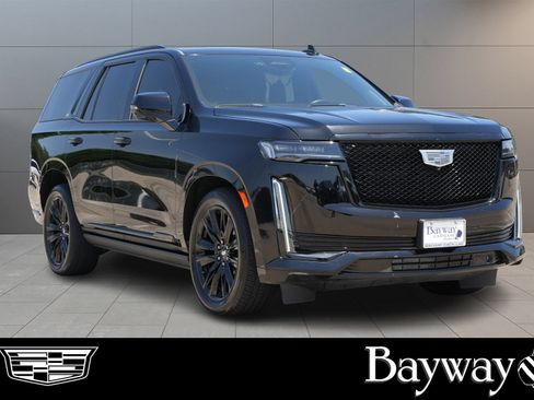 Certified 2022 Cadillac Escalade Sport Platinum w/ Heavy-Duty Trailer Package AWD/4WD image 3