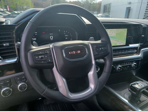 Used 2025 GMC Sierra 1500 Elevation w/ Elevation Premium Package AWD/4WD image 9