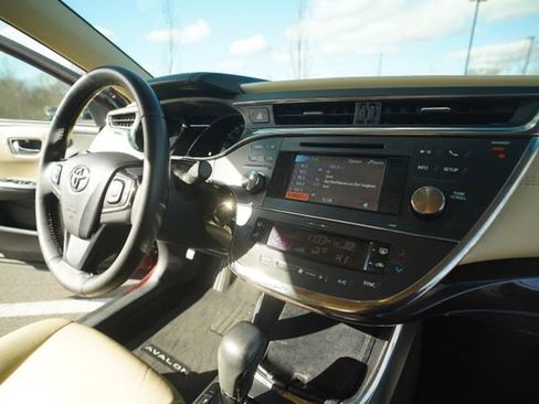 Used 2014 Toyota Avalon XLE image 32
