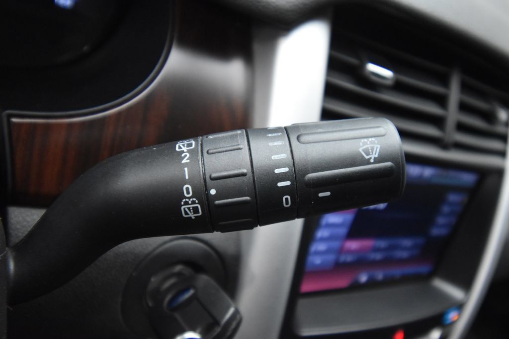 Used 2013 Ford Edge Limited FWD image 30