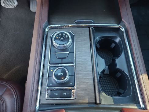 Used 2024 Ford Expedition Limited image 25