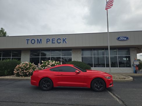 Used 2017 Ford Mustang Coupe RWD image 6