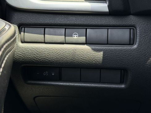 Used 2022 Nissan Rogue SV FWD image 22