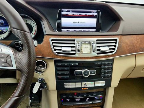 Used 2014 Mercedes-Benz E 350 4MATIC Sedan image 17