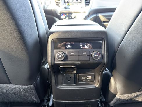 Used 2023 GMC Acadia SLT AWD/4WD image 29