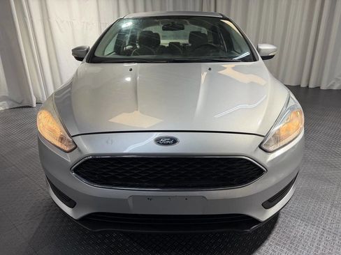 Used 2017 Ford Focus SE FWD image 3