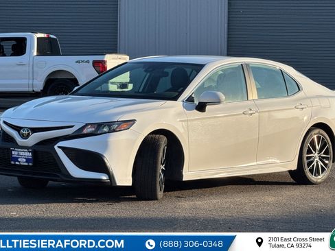 Used 2024 Toyota Camry SE image 10