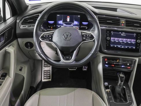 Used 2022 Volkswagen Tiguan SE R-Line image 38