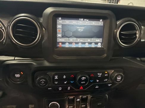Used 2021 Jeep Wrangler Unlimited Sahara AWD/4WD image 34