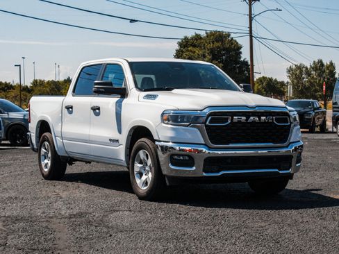 Used 2025 RAM 1500 Big Horn AWD/4WD image 3