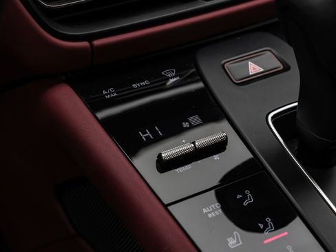 Used 2023 Porsche Macan Turbo image 27