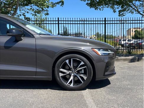 Used 2024 Volvo S60 B5 Core image 2